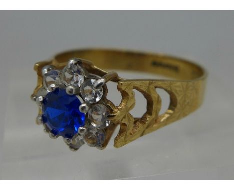 A 9ct gold cluster ring, weight 2.4g, size R