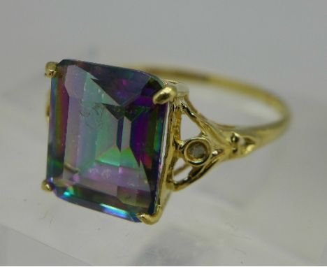 A 9ct gold, mystic topaz and diamond ring, weight 1.7g, size O