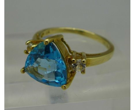 A 9ct gold, blue and white stone ring, weight 3.3g, size O