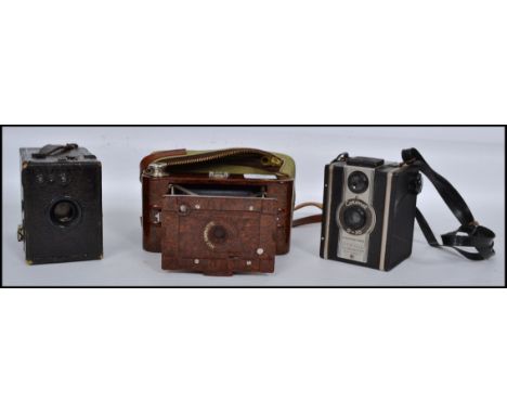 A collection of vintage 20th century cameras to include a Kodak Hawkette No2 folding camera, a box brownie and a Coronet D2. 