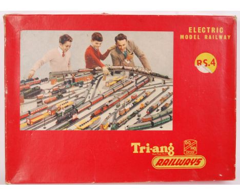 An original vintage Triang Railways 00/H0 gauge RS.4 ' Electric Model Railways ' train set. Appears complete & within its ori