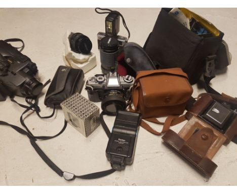 A collection of vintage cameras dating from the 20th century to include a Zeiss Ikon Ikonta camera  Box Brownie, Olympus 35mm