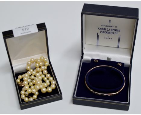 A SINGLE STRAND PEARL NECKLACE WITH A 9 CARAT GOLD GARNET SET CLASP, TOGETHER WITH A STERLING SILVER RENNIE MACKINTOSH BANGLE