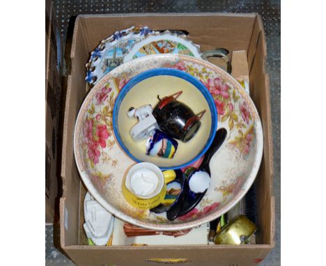 A BOX WITH MIXED CERAMICS, LARGE BASIN, MINIATURE JELLY PAN, VARIOUS ORNAMENTS ETC    