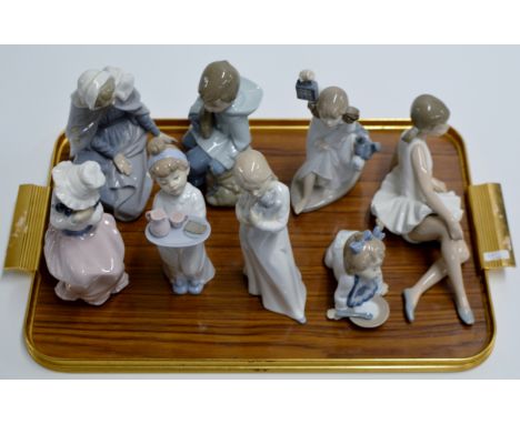 A GROUP OF 8 VARIOUS NAO PORCELAIN FIGURINE ORNAMENTS    