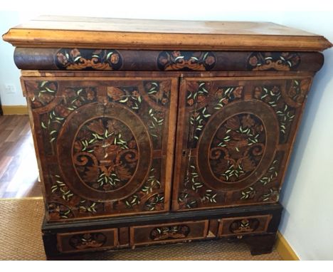 A Late C18th English oyster veneered collectors cabinet on stand with later bracket feet. A fully fitted interior with fine m