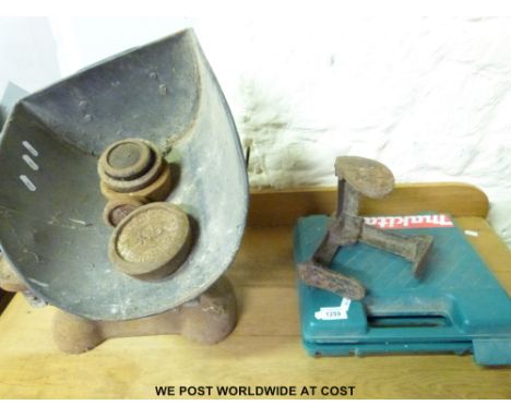 A quantity of tools to include Record No.4 planes, set of scales, two Makita cordless drills, pop rivets and gun, cuttlers et