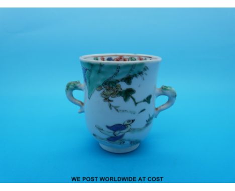 A Chinese, Kangxi period (1662-1722) famille verte two handled cup decorated with ducks and various pond life (7.5cm tall, 9c