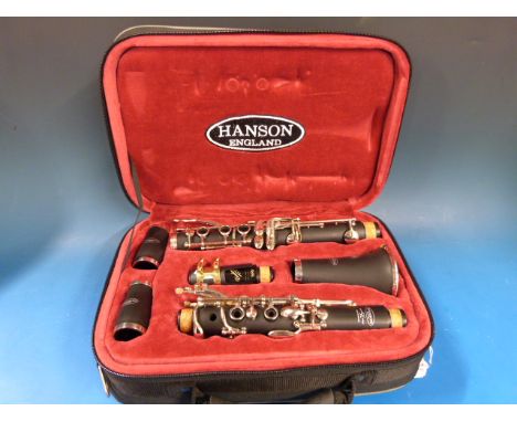 A cased English clarinet by Hanson with a Vandoren Paris 5 RV mouthpiece 